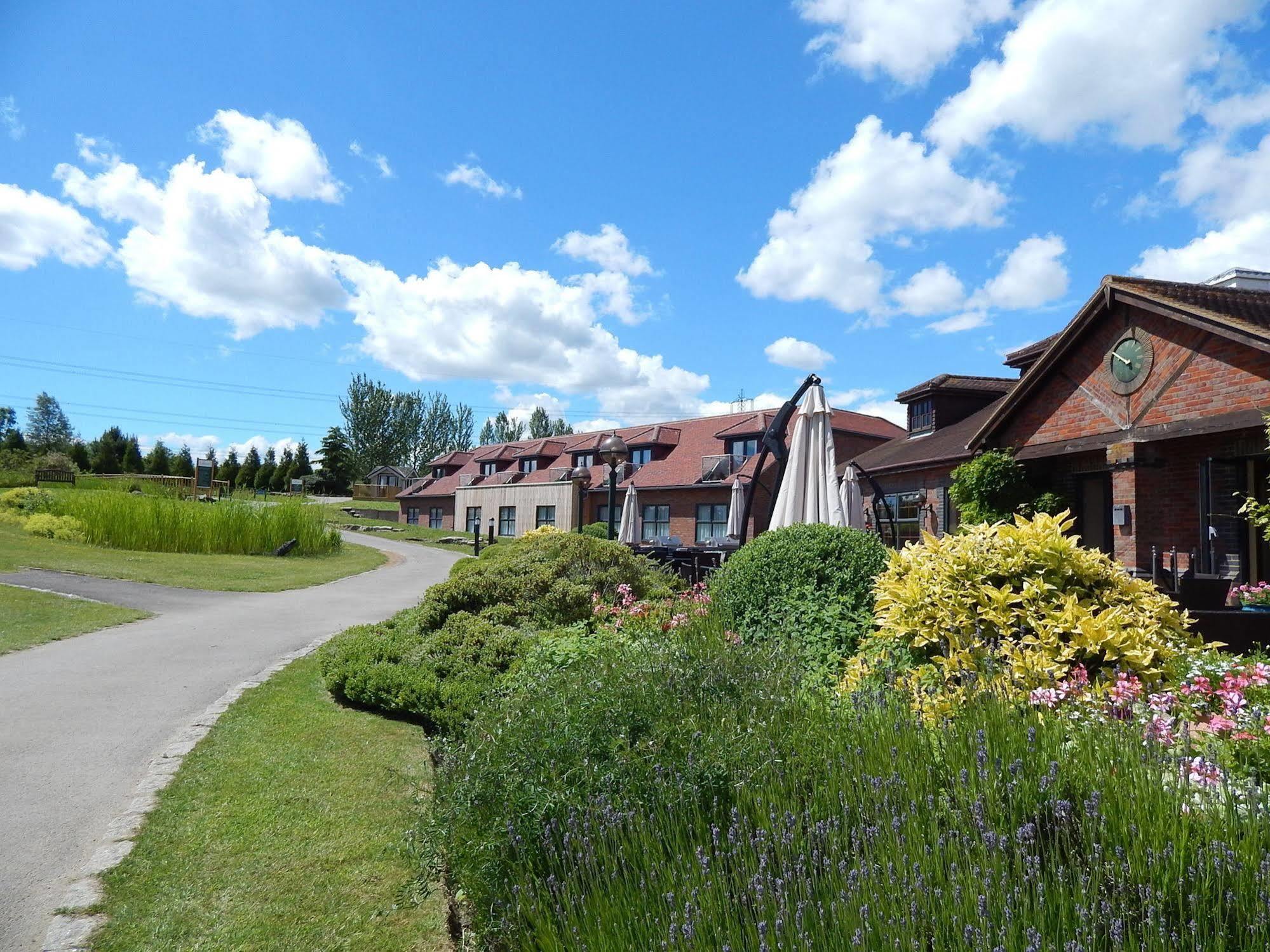 Magnolia Park Hotel, Golf & Country Club Boarstall エクステリア 写真
